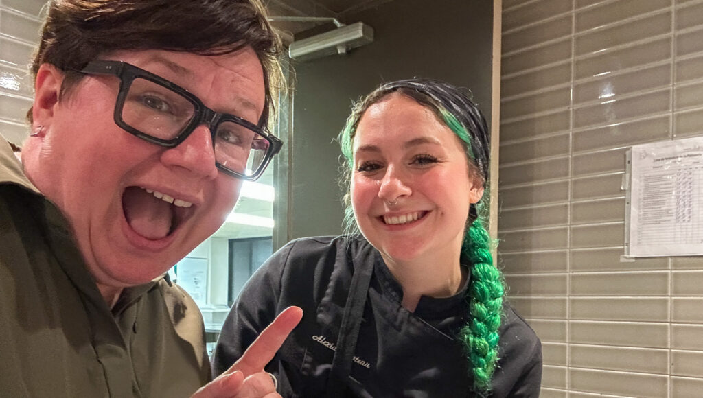 Plongez dans l’univers sucré d’Alexia Proteau, cheffe pâtissière du restaurant Le Boulevardier à l’hôtel Germain à Montréal.